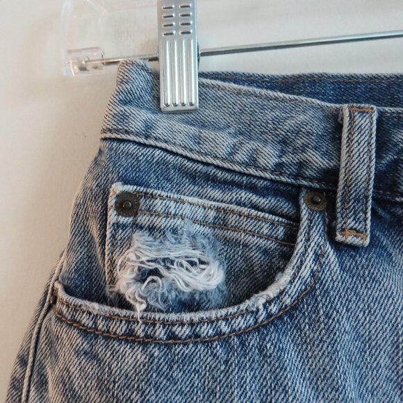 MOUSSY VINTAGE Exposed Button Fly Distressed Raw Hem Jean Shorts - Picture 4 of 15